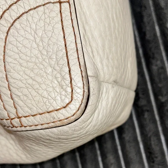 Authentic COACH chelsea bag in taupe - Picture 5 of 12